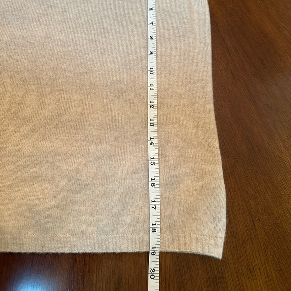 Minnie Rose Cashmere V-Neck Tank Top | Luxury Knit - Picture 6 of 9